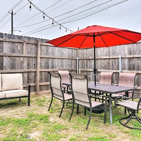 Beautiful Galveston Apt With Deck Less Than 3 Mi To Dtwn! Exterior photo