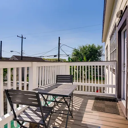 Beautiful Galveston Apt With Deck Less Than 3 Mi To Dtwn! Exterior photo