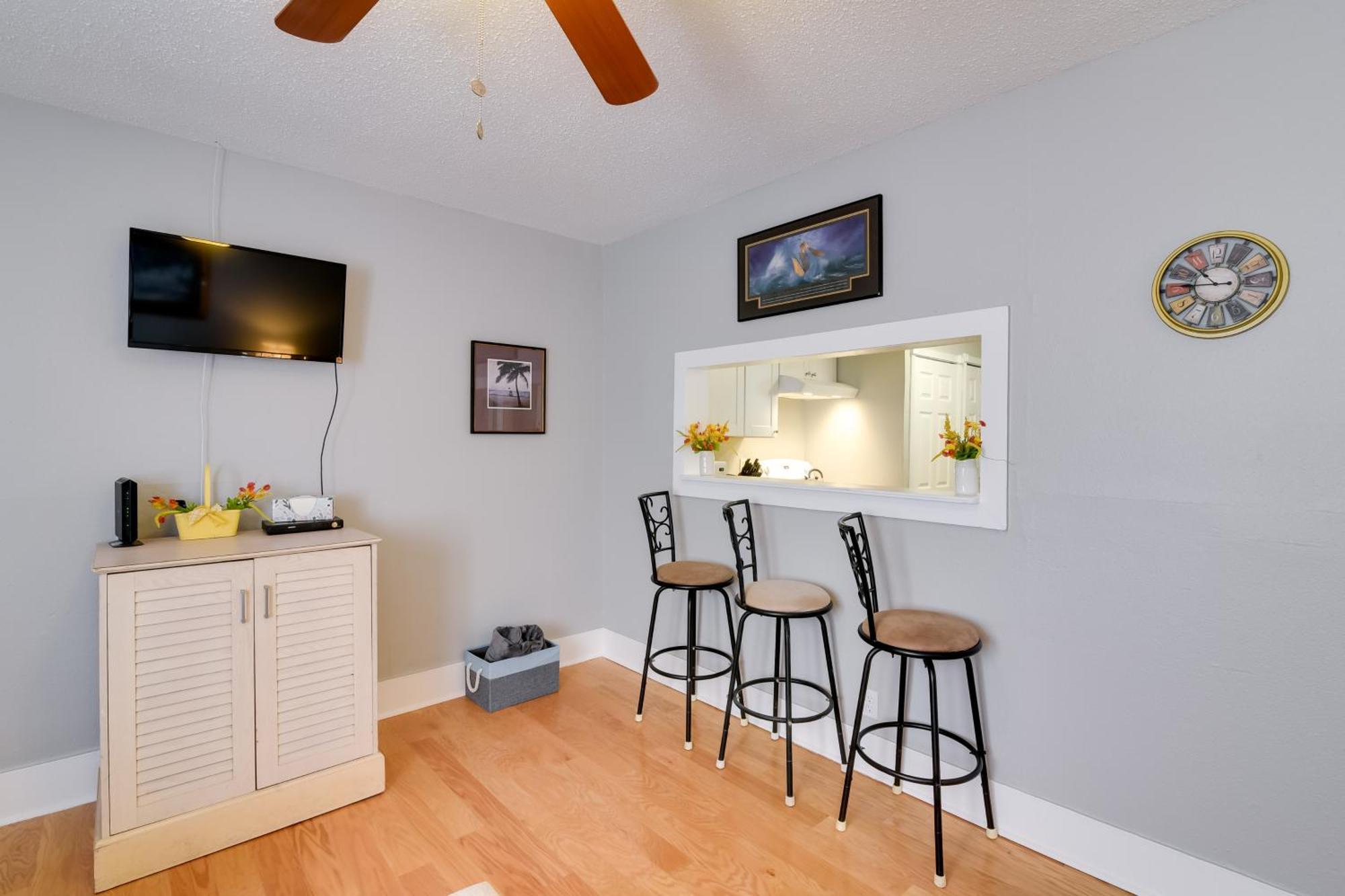Beautiful With Deck Less Than 3 Mi To Dtwn! *