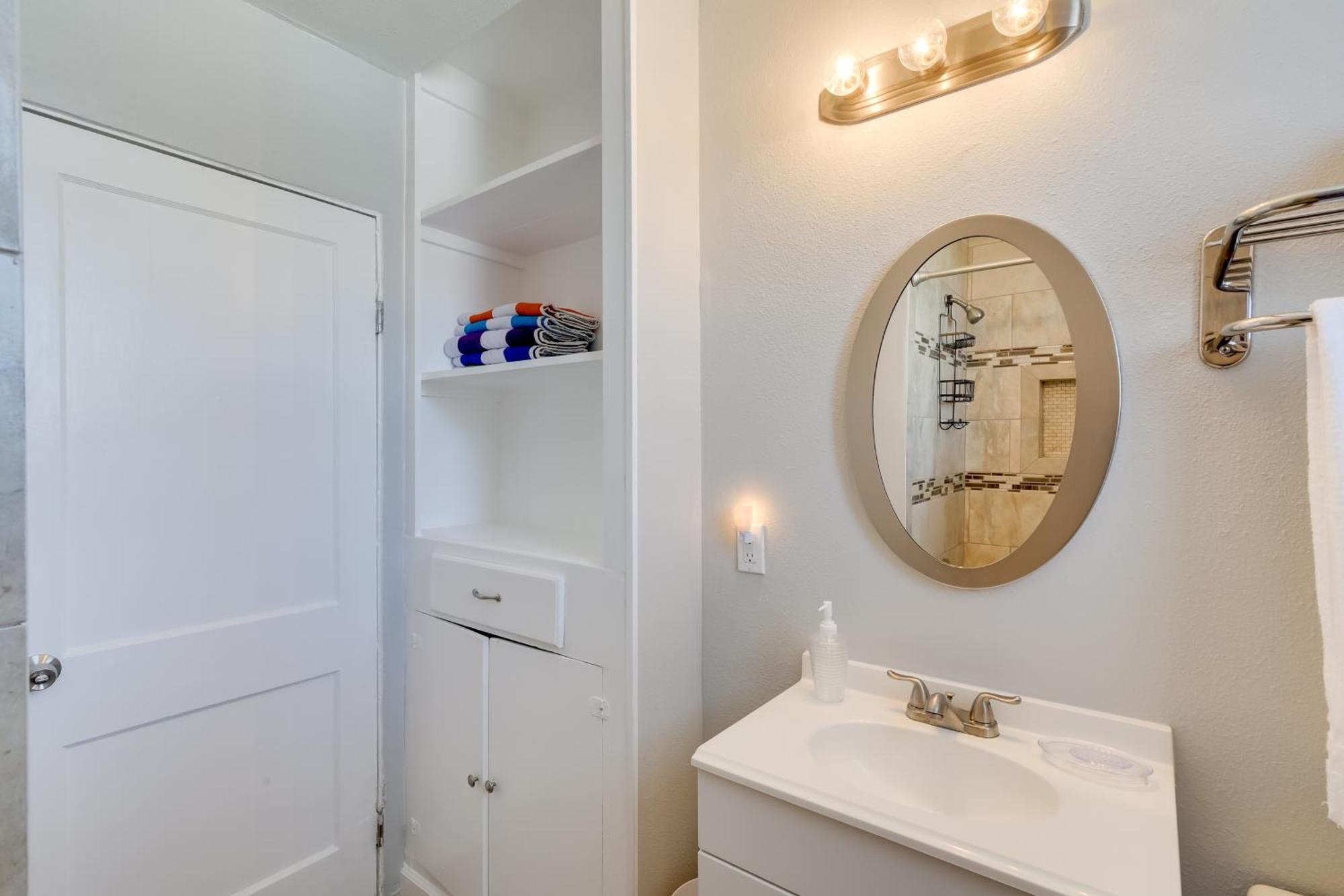 Beautiful With Deck Less Than 3 Mi To Dtwn! Appartement Galveston