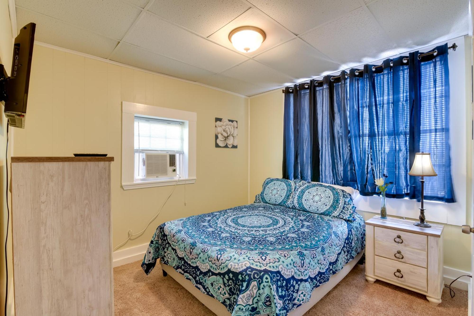 Beautiful With Deck Less Than 3 Mi To Dtwn! Appartement